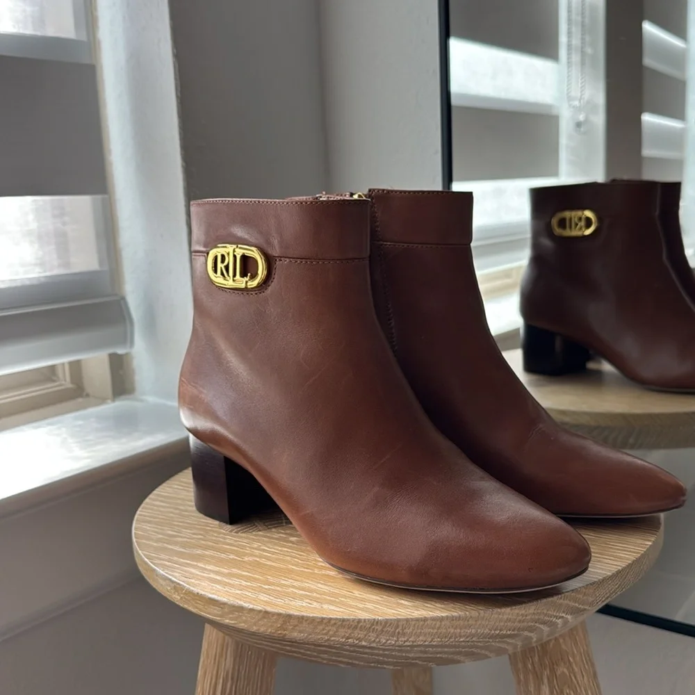 Brown leather boots
Size 7 - Picture 2 of 4